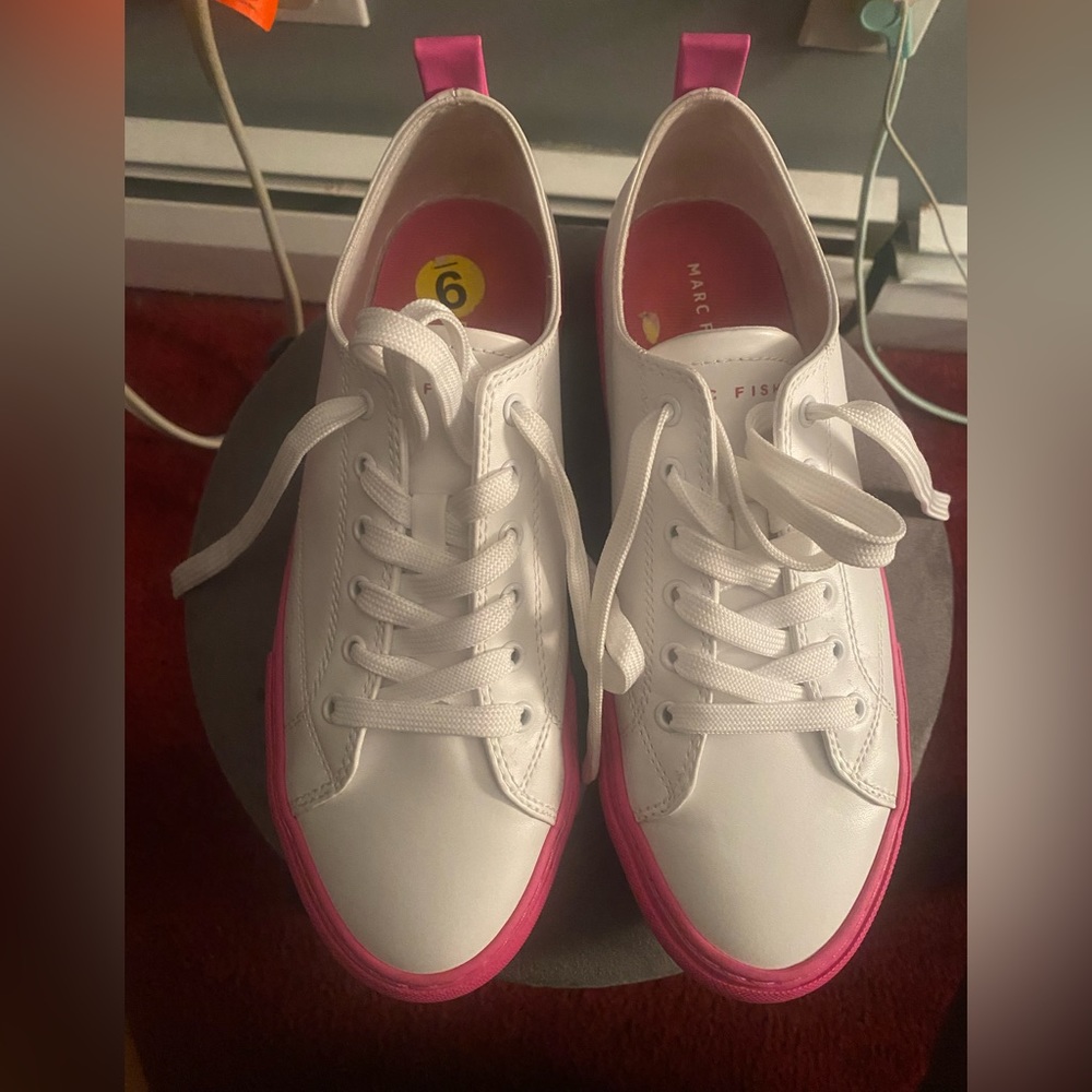 Comfortable sneakers!!! Only worn once!!!